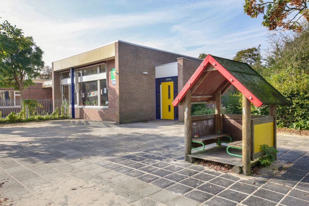 speelhuisje op het schoolplein