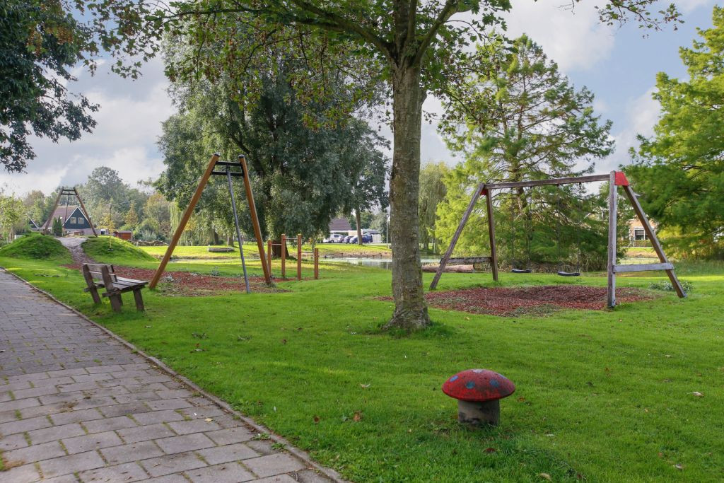 speeltuin met schommel en kabelbaan